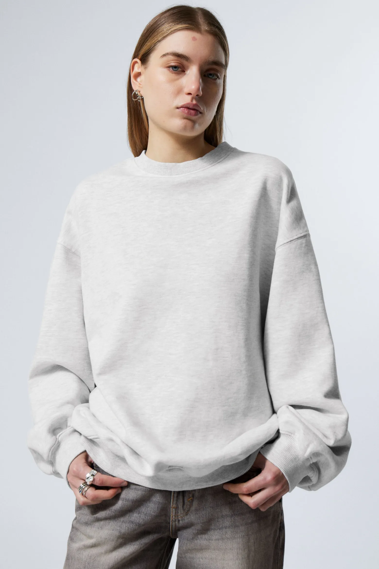 LANGÄRMELIGES OVERSIZE-SWEATSHIRT|Weekday Hot
