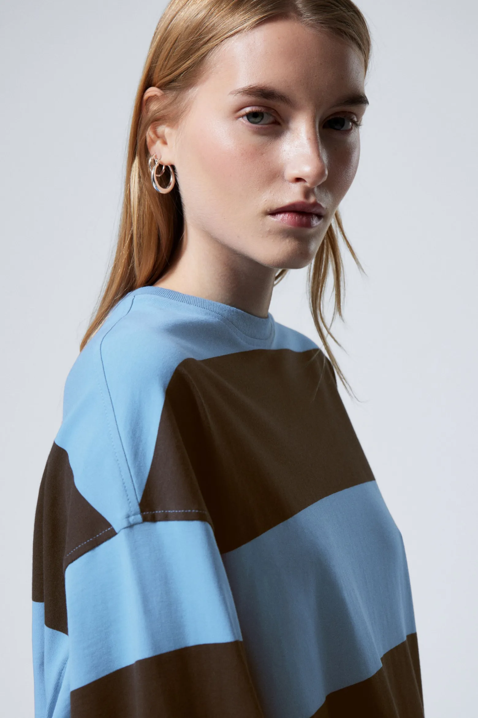 LANGÄRMELIGES OVERSIZE-T-SHIRT AUS BAUMWOLLE|Weekday Clearance