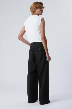 LOCKER GESCHNITTENE ANZUGHOSE MIT NIEDRIGER TAILLE|Weekday Store