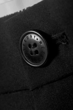 LOCKER GESCHNITTENE ANZUGHOSE MIT NIEDRIGER TAILLE|Weekday Store