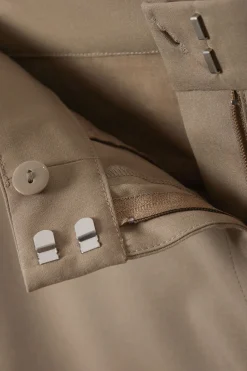 LOCKER GESCHNITTENE ANZUGHOSE MIT NIEDRIGER TAILLE|Weekday New