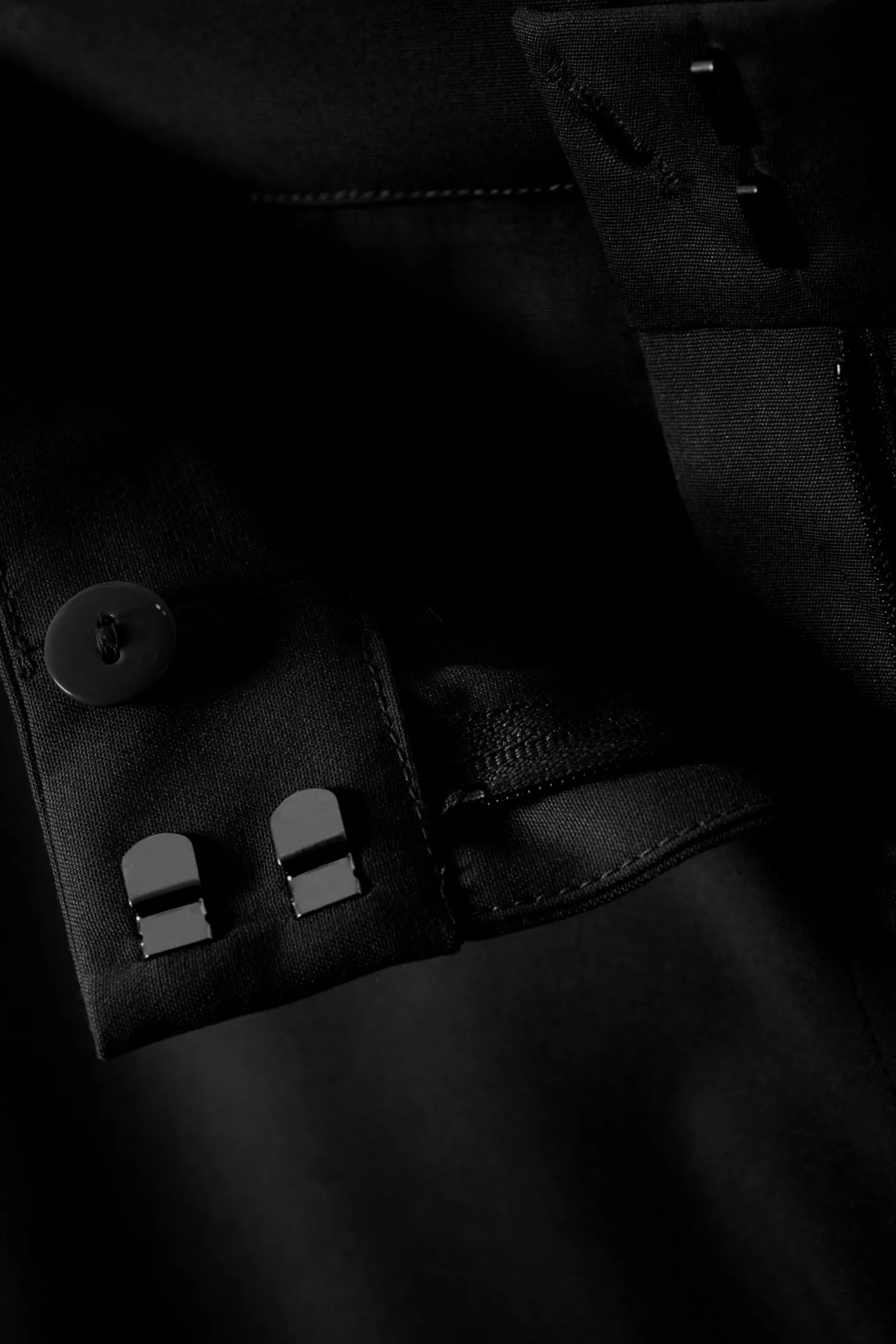 LOCKER GESCHNITTENE ANZUGHOSE MIT NIEDRIGER TAILLE|Weekday New