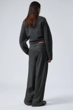 LOCKER GESCHNITTENE ANZUGHOSE MIT NIEDRIGER TAILLE|Weekday Sale