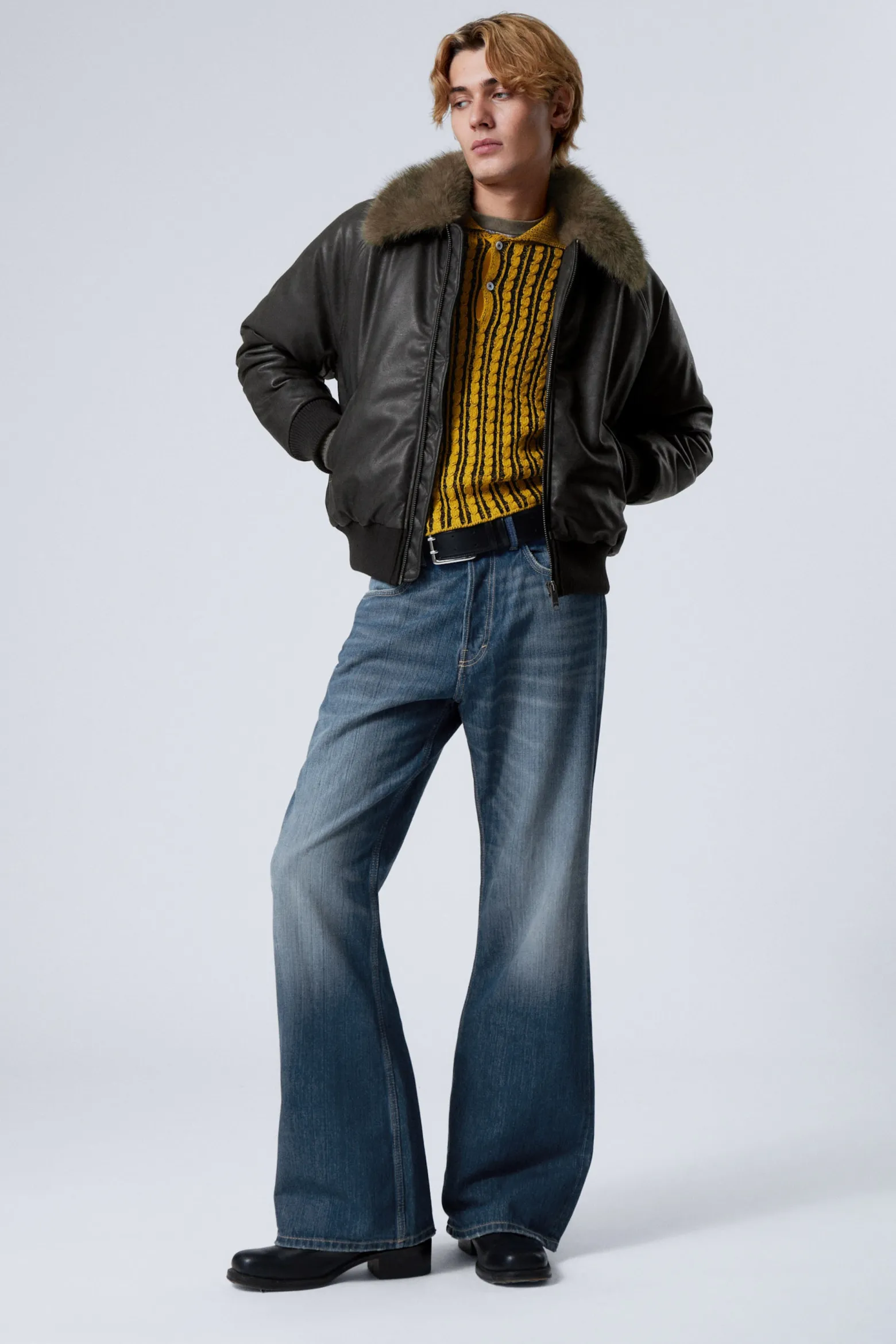 LOCKER GESCHNITTENE BOMBERJACKE AUS KUNSTLEDER|Weekday Cheap