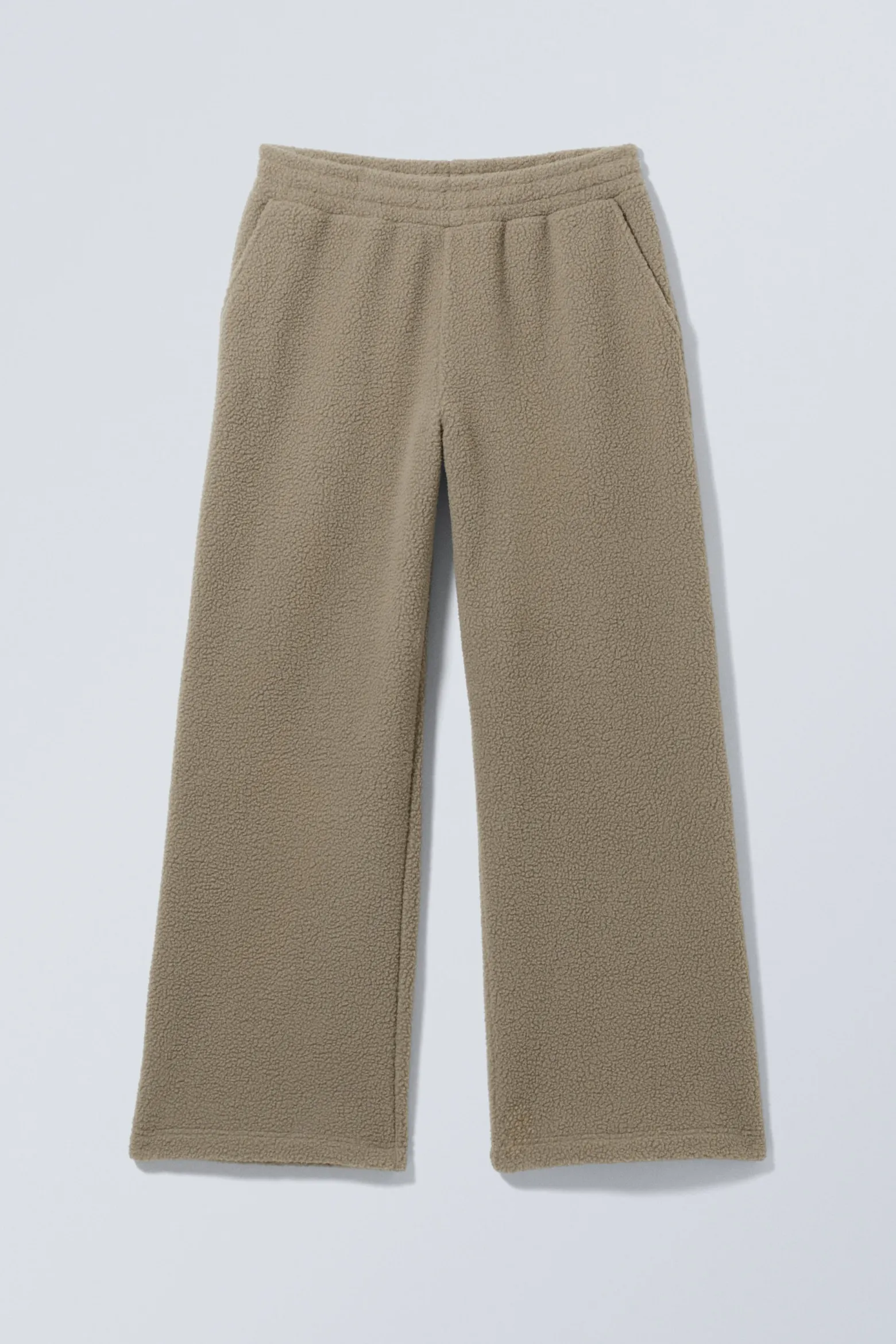 LOCKER GESCHNITTENE FLEECEHOSE|Weekday Fashion