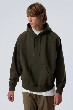 LOCKER GESCHNITTENER RAGLAN-HOODIE|Weekday Fashion