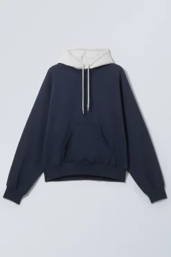 LOCKER GESCHNITTENER RAGLAN-HOODIE|Weekday Hot
