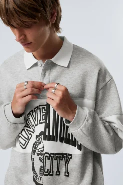LOCKER GESCHNITTENES GRAPHIC POLO-SWEATSHIRT|Weekday Cheap