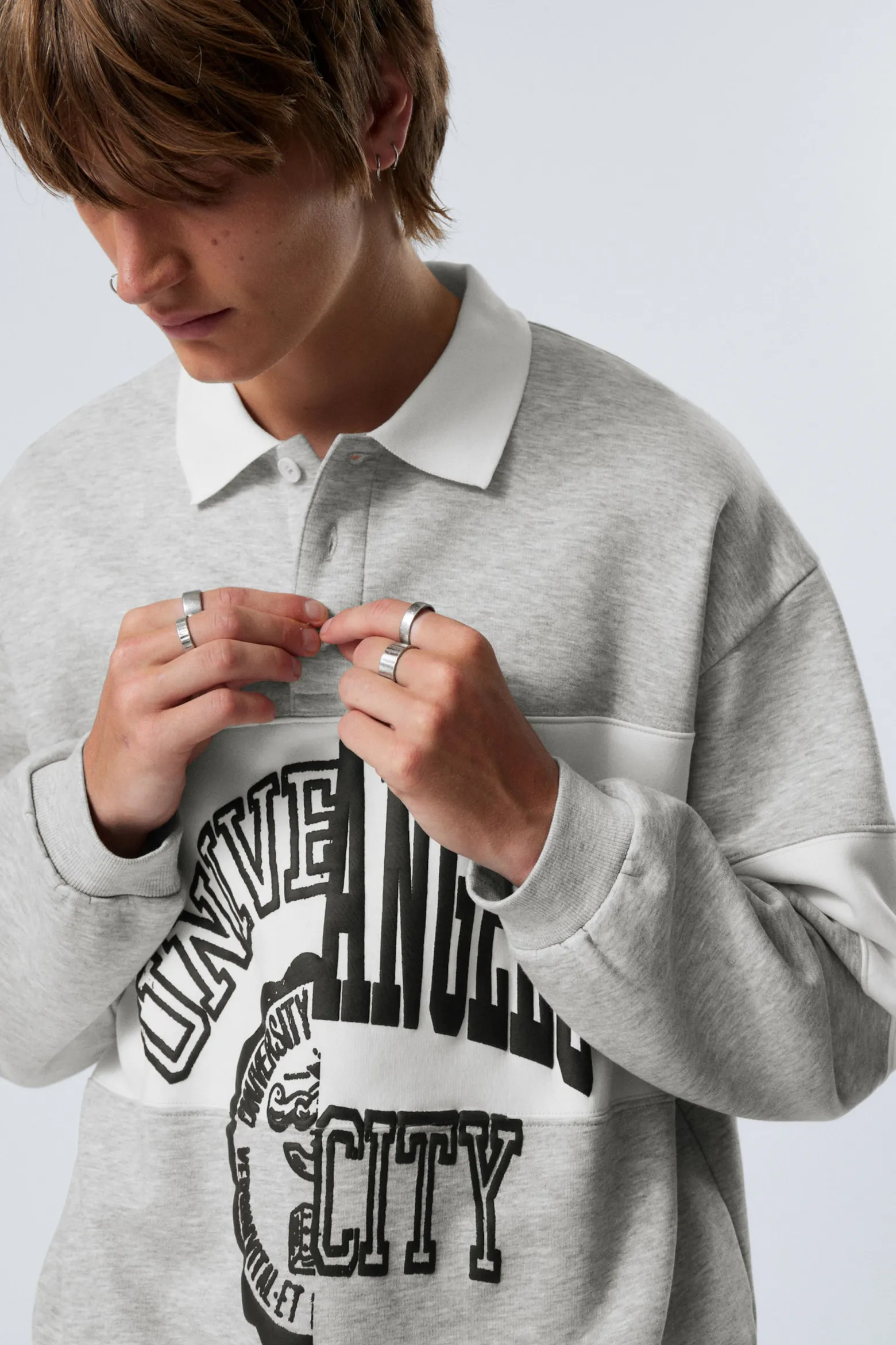 LOCKER GESCHNITTENES GRAPHIC POLO-SWEATSHIRT|Weekday Cheap