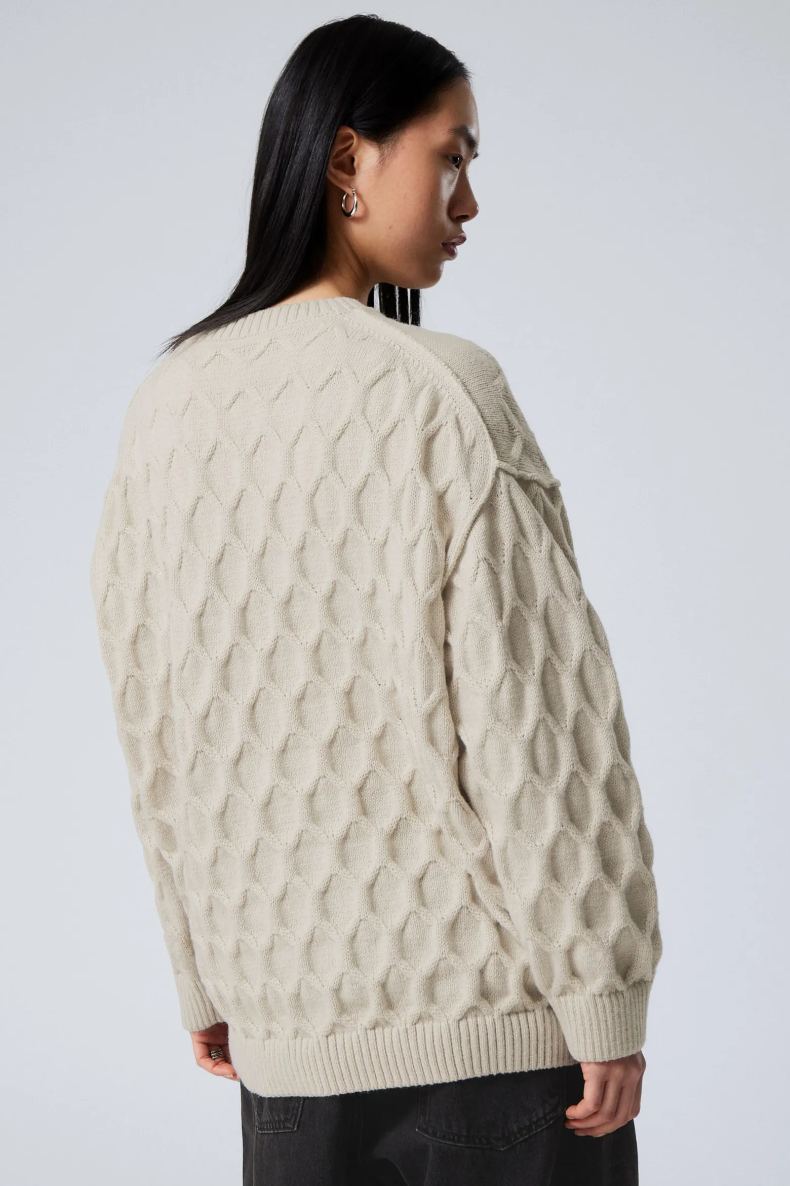 LOCKER GESTRICKTER STRUKTURPULLOVER|Weekday Discount
