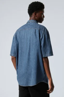 LOCKER SITZENDES KURZARM-JEANSHEMD|Weekday Cheap