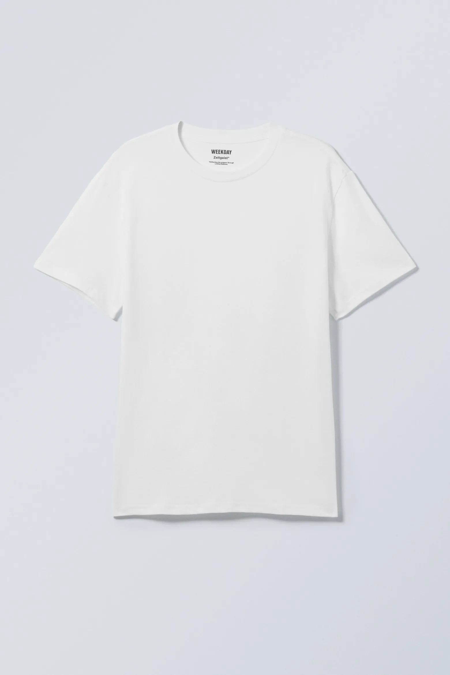 LOCKER SITZENDES KURZARM-T-SHIRT|Weekday Hot