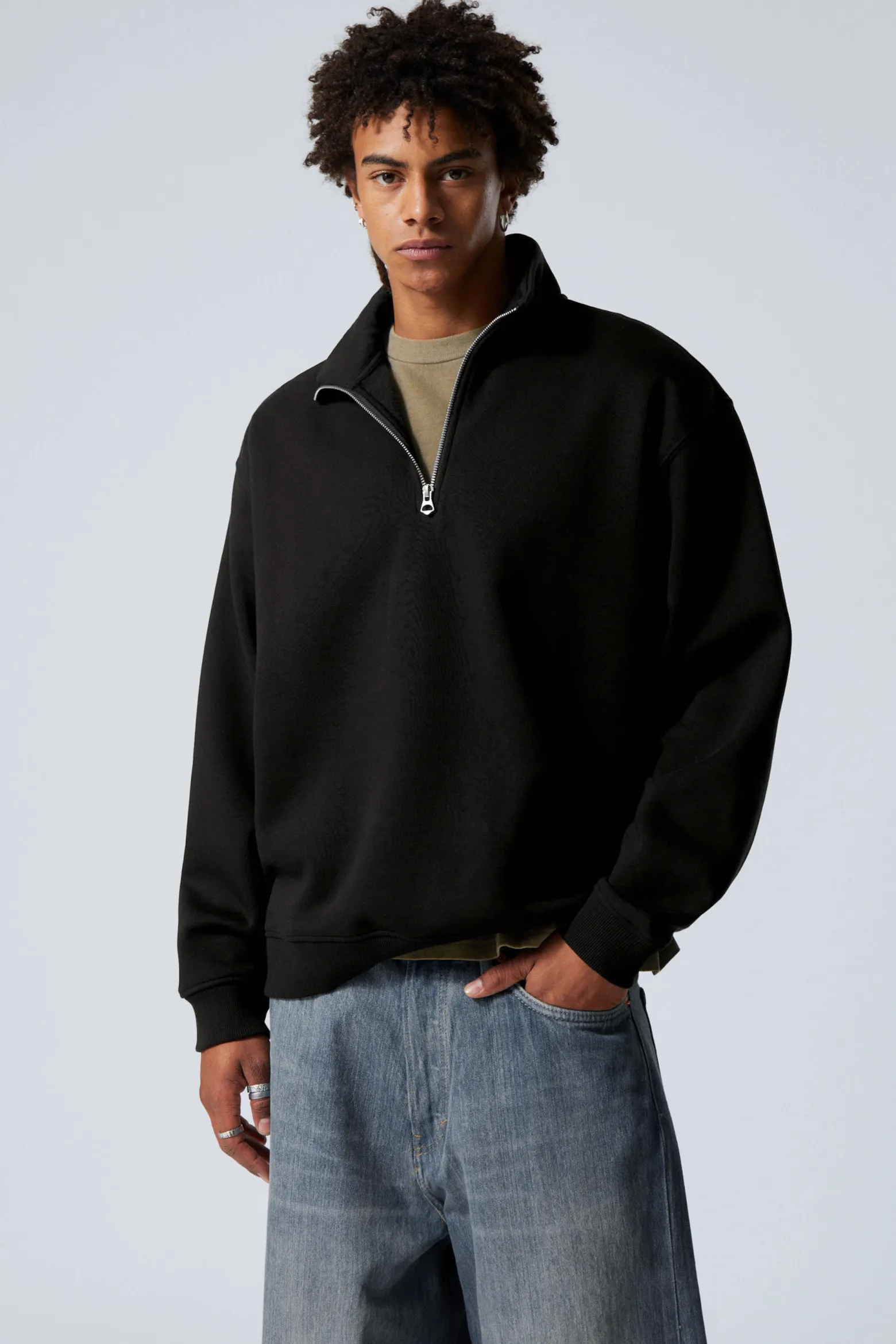 LOCKERER, SCHWERER PULLOVER MIT TEILREISSVERSCHLUSS|Weekday Online