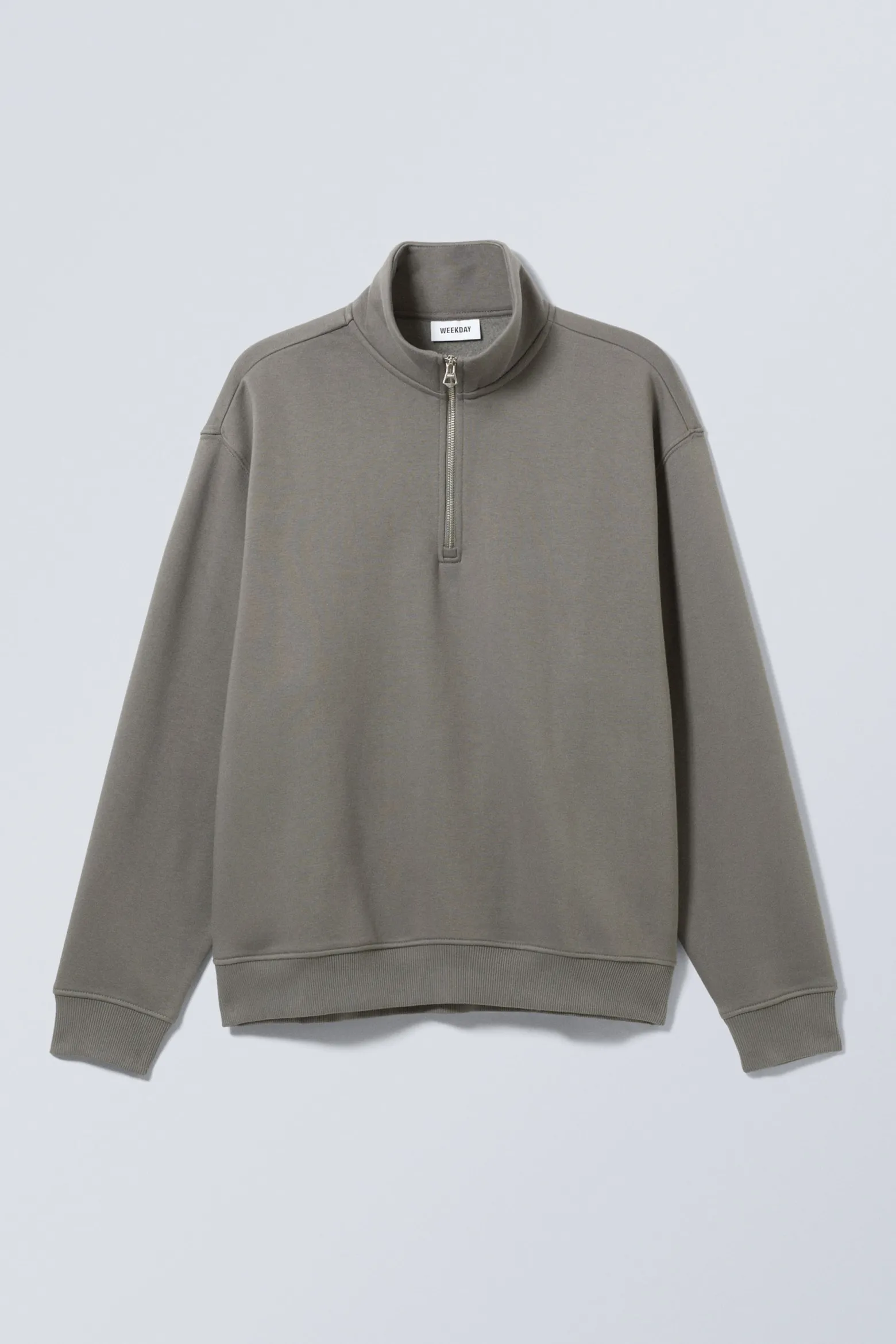 LOCKERER, SCHWERER PULLOVER MIT TEILREISSVERSCHLUSS|Weekday Sale