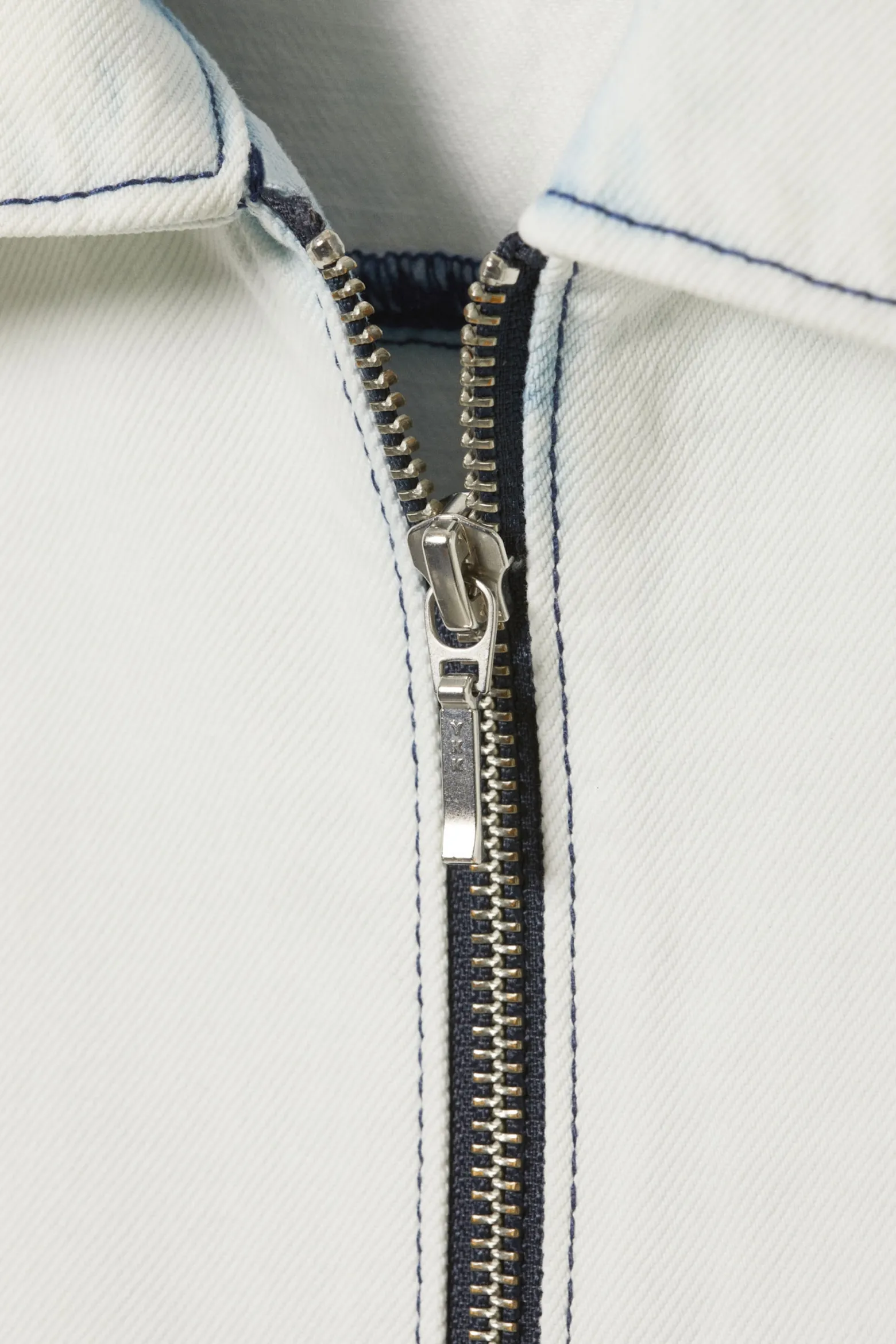 LOCKERES KURZARM-JEANSHEMD MIT REISSVERSCHLUSS|Weekday Outlet
