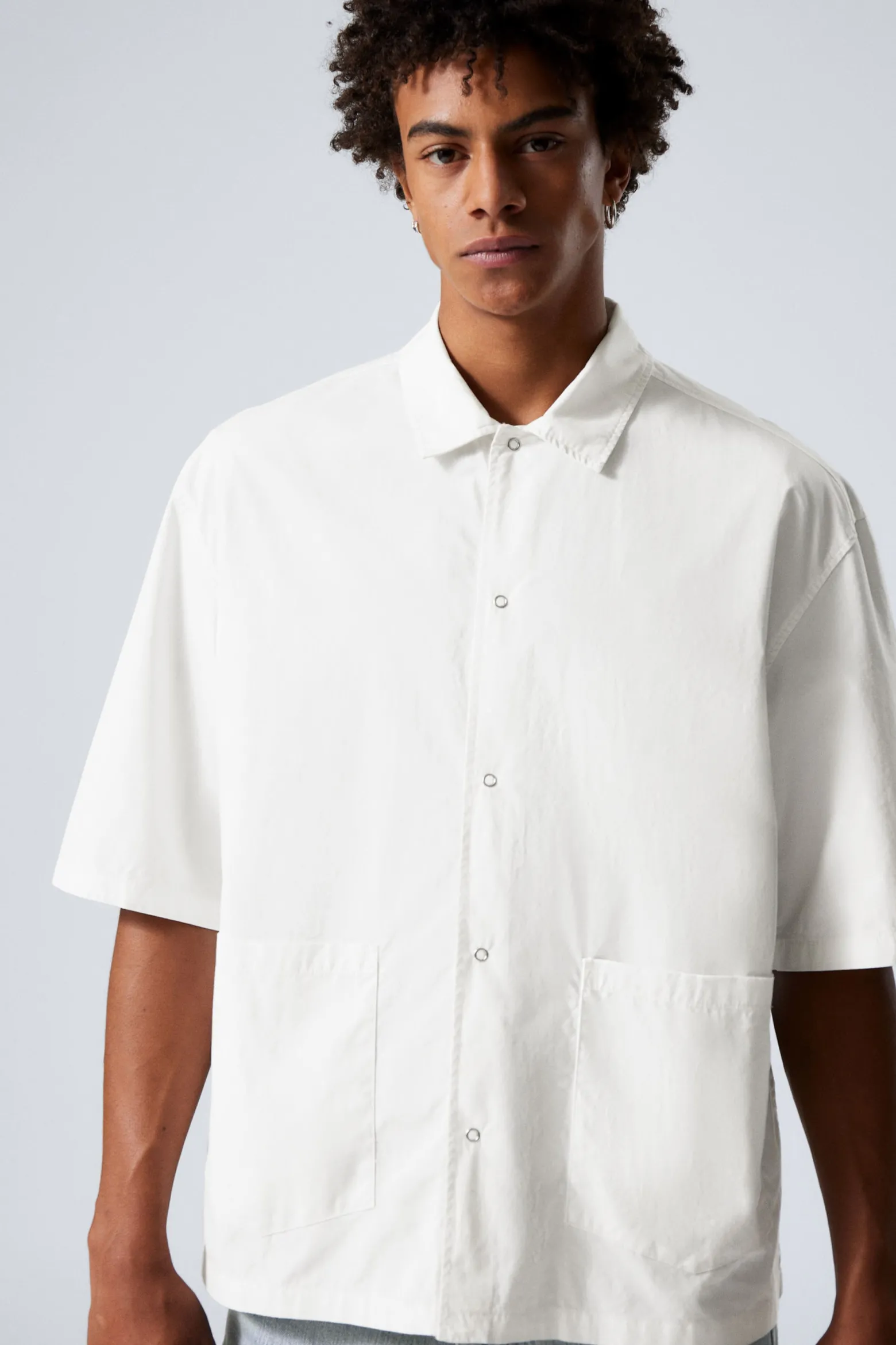 LÄSSIGES, KURZÄRMLIGES BAUMWOLLHEMD|Weekday Best Sale