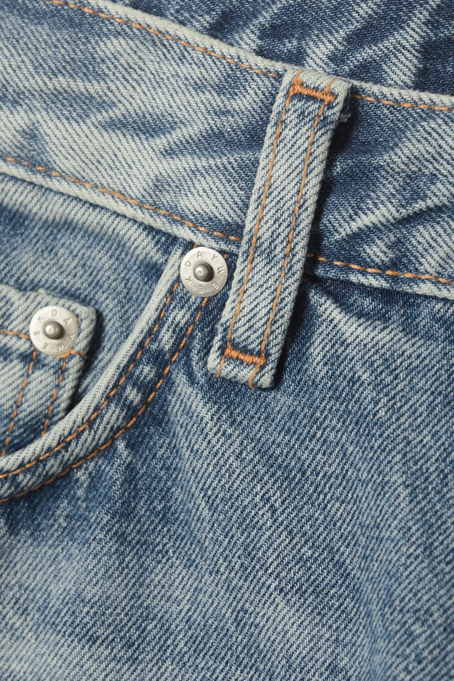 MOON MID RISE REGULAR BOOTCUT LEG JEANS|Weekday Outlet