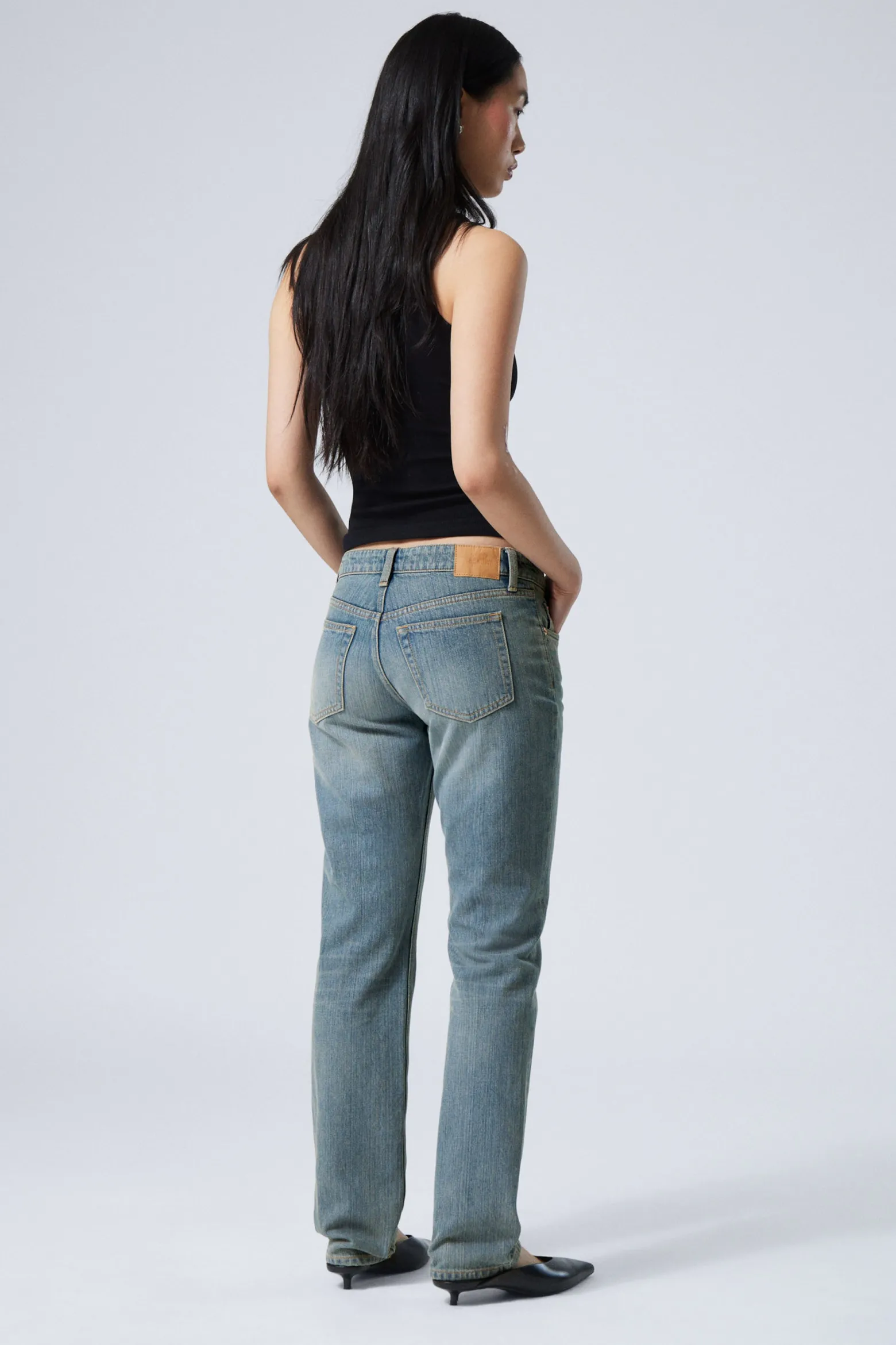 NAIL LOW WAIST SLIM STRAIGHT LEG JEANS|Weekday Outlet