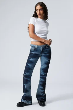 NOVA – NIEDRIG SITZENDE BOOTCUT-JEANS MIT SLIM-FIT|Weekday Discount