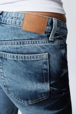 NOVA – NIEDRIG SITZENDE BOOTCUT-JEANS MIT SLIM-FIT|Weekday Discount