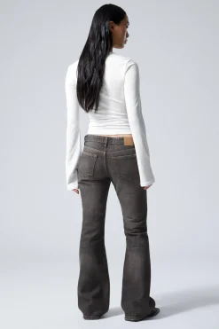 NOVA LOW WAIST SLIM BOOTCUT LEG JEANS|Weekday Discount