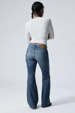 NOVA LOW WAIST SLIM BOOTCUT LEG JEANS|Weekday Online