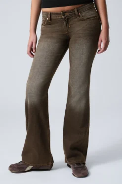 NOVA LOW WAIST SLIM BOOTCUT LEG JEANS|Weekday Hot