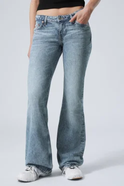 NOVA LOW WAIST SLIM BOOTCUT LEG JEANS|Weekday Hot