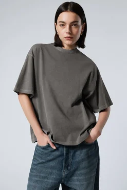 OVERSIZED T-SHIRT AUS SCHWEREM STOFF|Weekday Hot