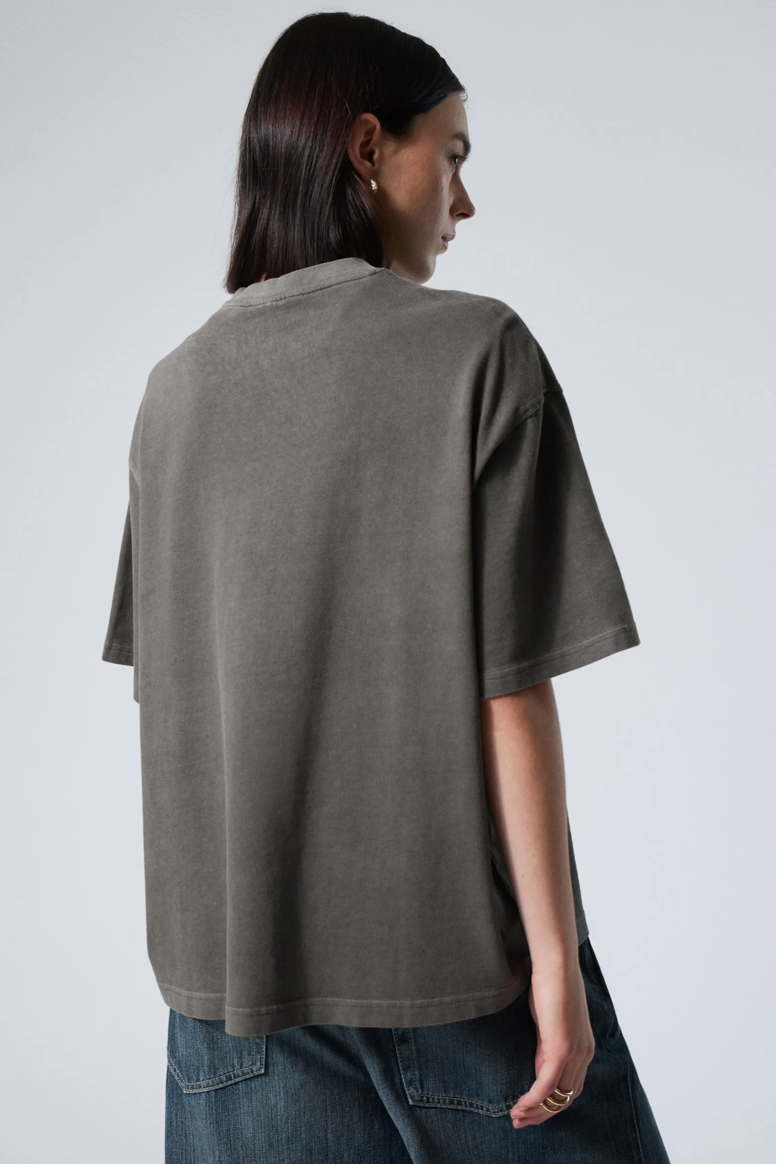 OVERSIZED T-SHIRT AUS SCHWEREM STOFF|Weekday Hot