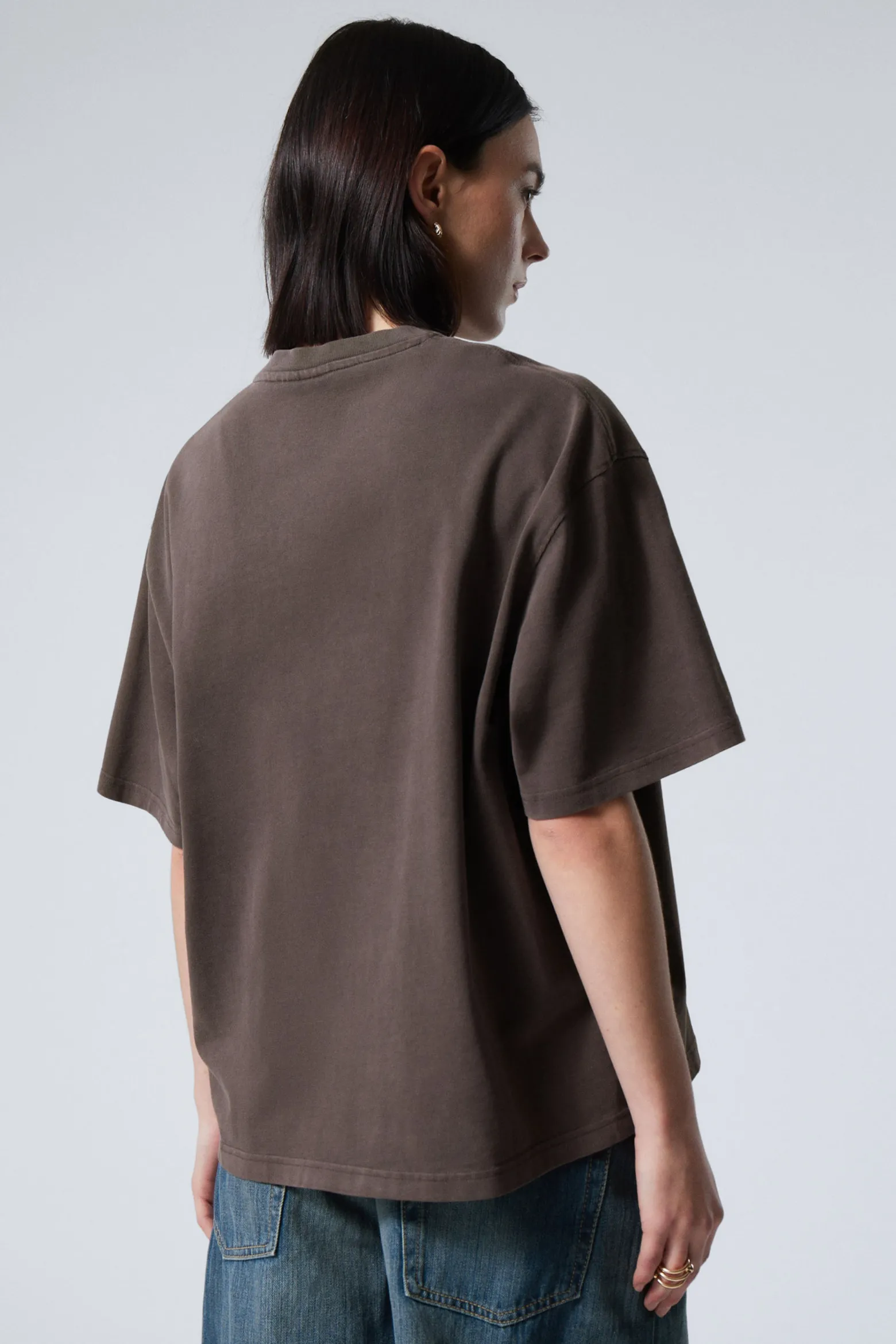 OVERSIZED T-SHIRT AUS SCHWEREM STOFF|Weekday Outlet