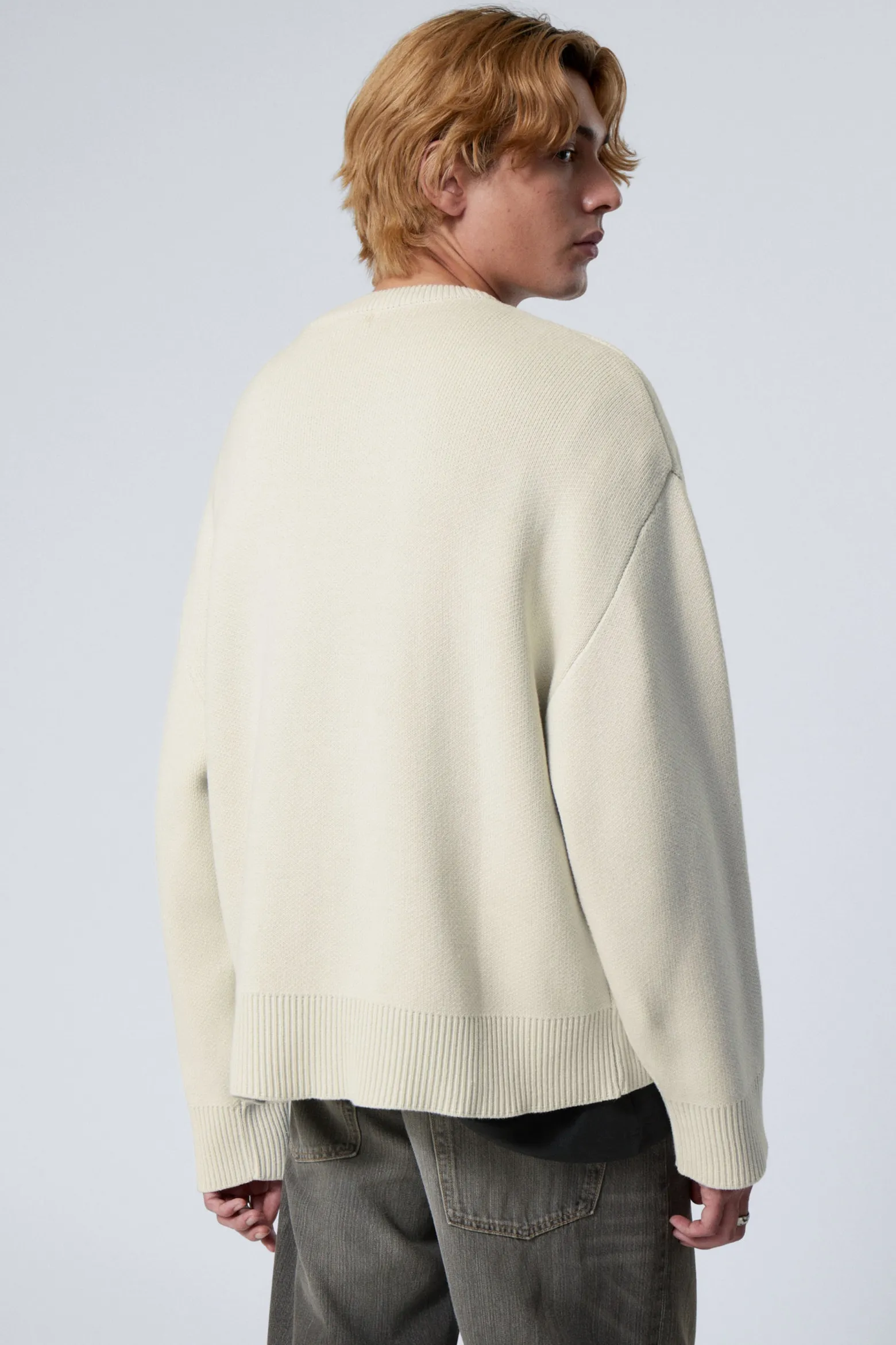 OVERSIZED-SWEATSHIRT CYPHER|Weekday Discount
