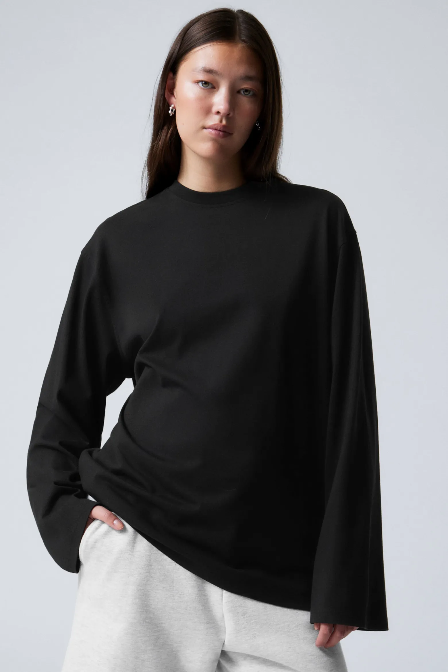 OVERSIZED-T-SHIRT MIT LANGEN ÄRMELN|Weekday Shop