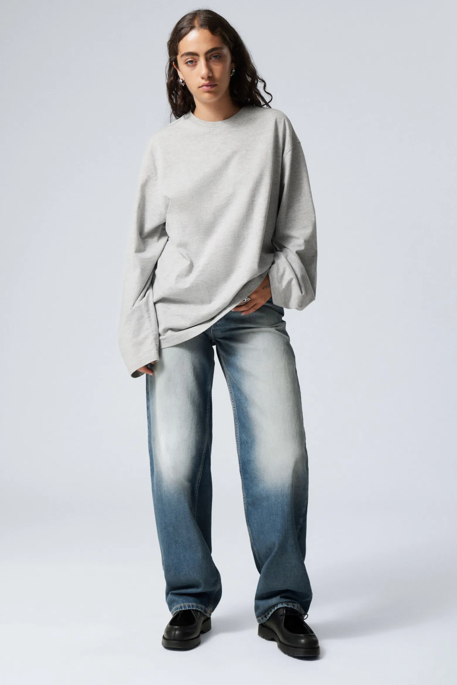 OVERSIZED-T-SHIRT MIT LANGEN ÄRMELN|Weekday New