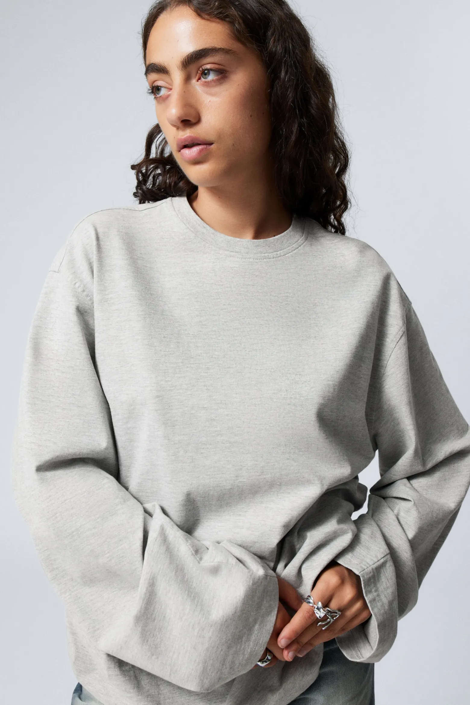OVERSIZED-T-SHIRT MIT LANGEN ÄRMELN|Weekday New