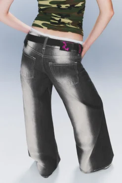POSER – WEITE JEANS MIT NORMALER TAILLE|Weekday New