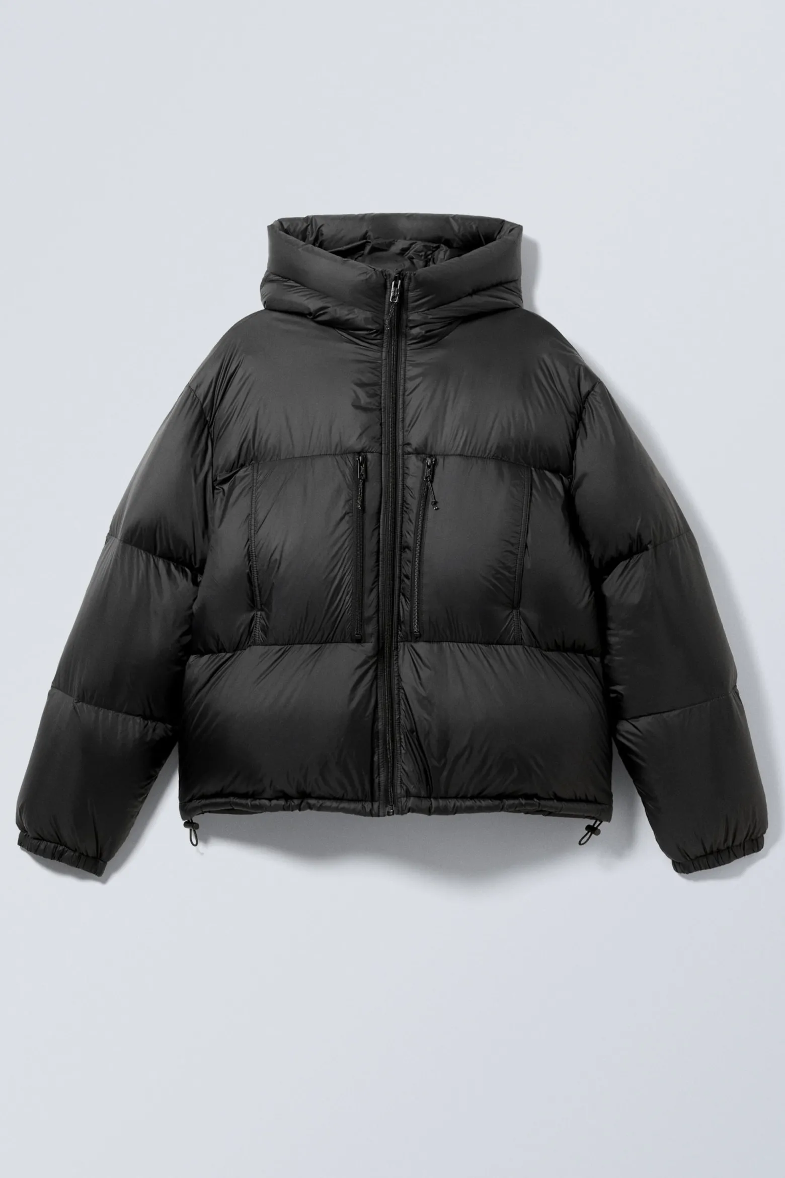 PUFFERJACKE AUS RECYCELTEN DAUNEN MIT KAPUZE|Weekday New
