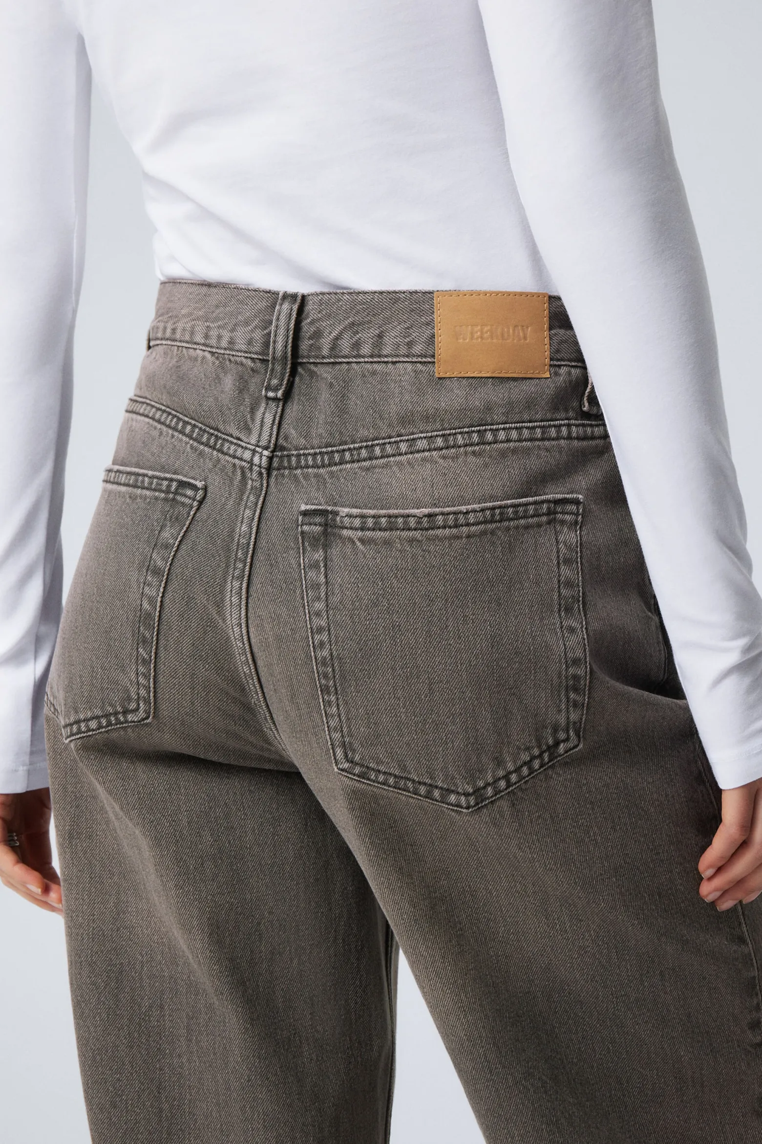RAIL MID WAIST LOOSE WIDE LEG JEANS|Weekday Best
