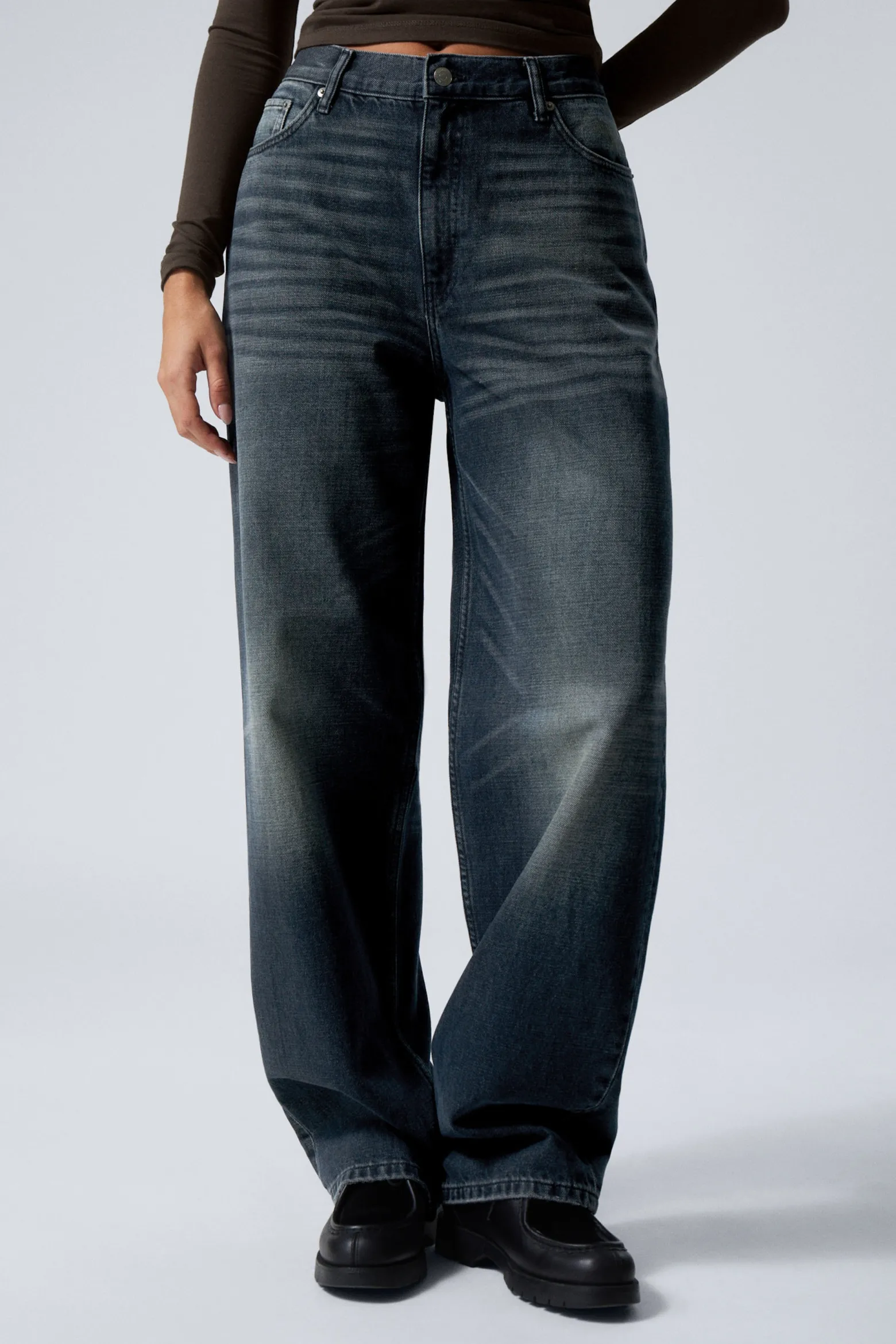 RAIL MID WAIST LOOSE WIDE LEG JEANS|Weekday Fashion