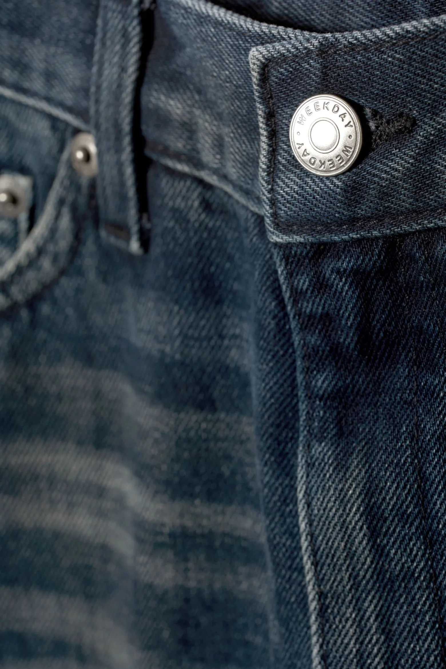 RAIL MID WAIST LOOSE WIDE LEG JEANS|Weekday Fashion
