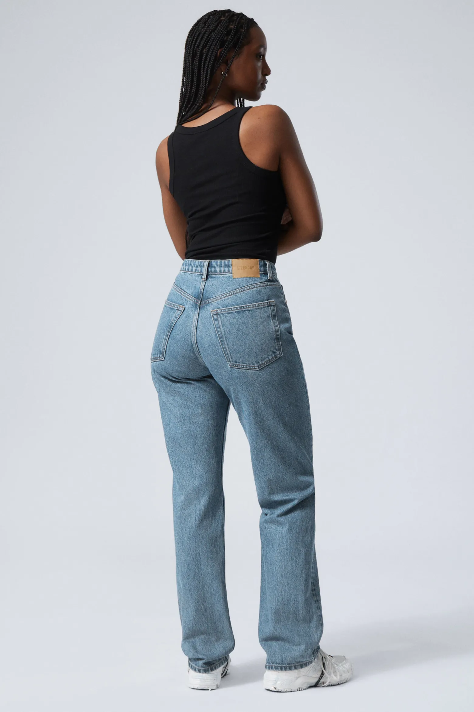 RESOLUTE CURVE HIGH WAISTED REGULAR STRAIGHT JEANS|Weekday Shop