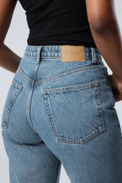 RESOLUTE CURVE HIGH WAISTED REGULAR STRAIGHT JEANS|Weekday Shop