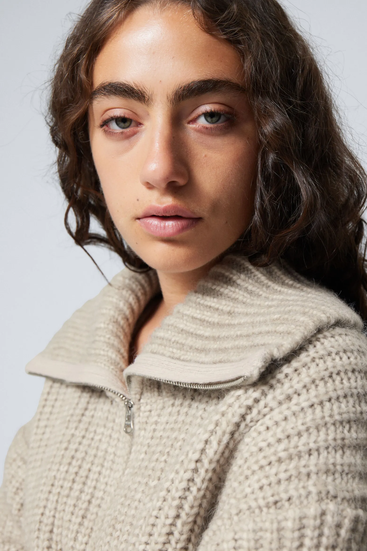 RIPPSTRICK-PULLOVER MIT STEHKRAGEN UND HALF-ZIP|Weekday Sale
