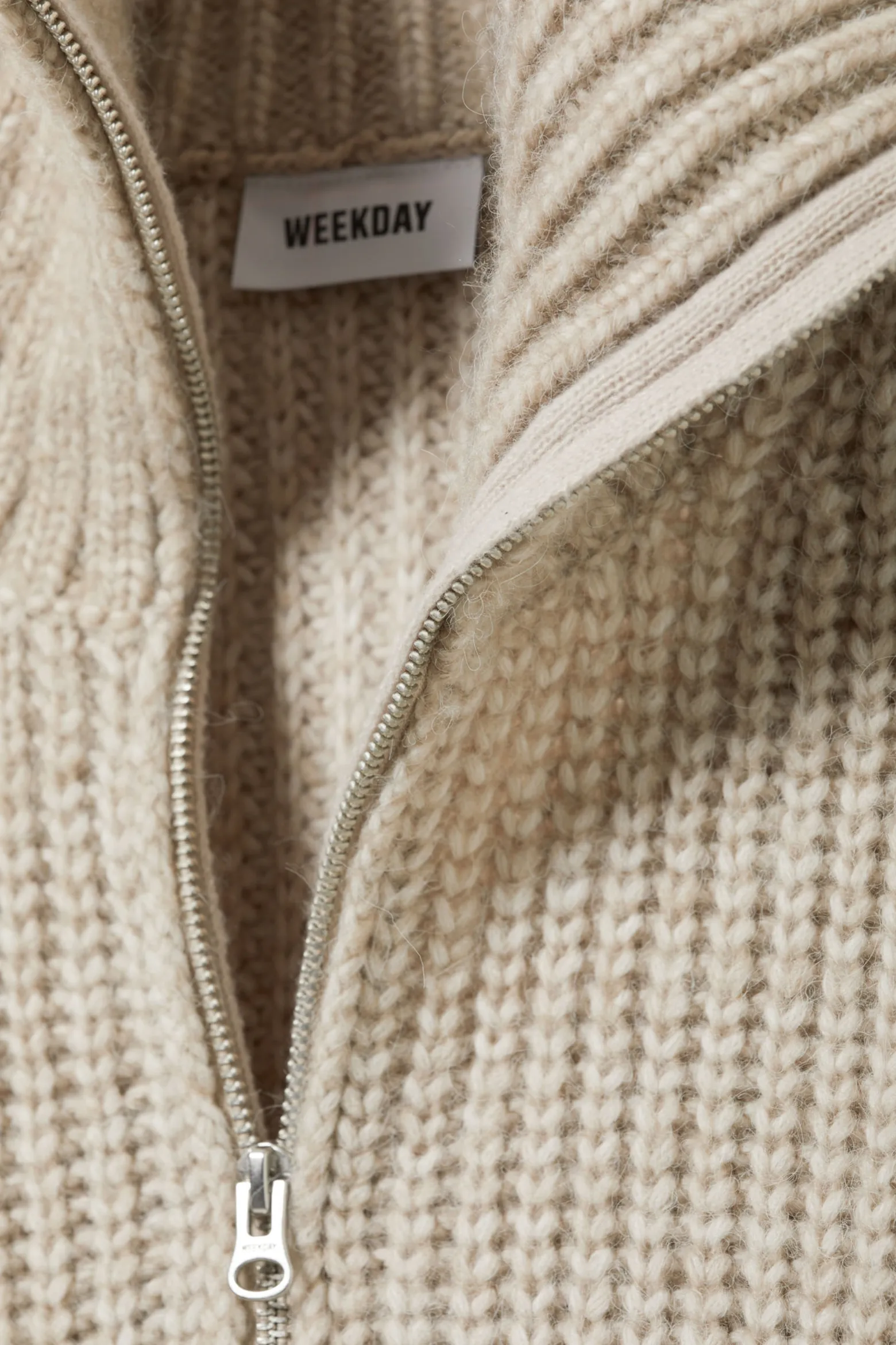 RIPPSTRICK-PULLOVER MIT STEHKRAGEN UND HALF-ZIP|Weekday Sale