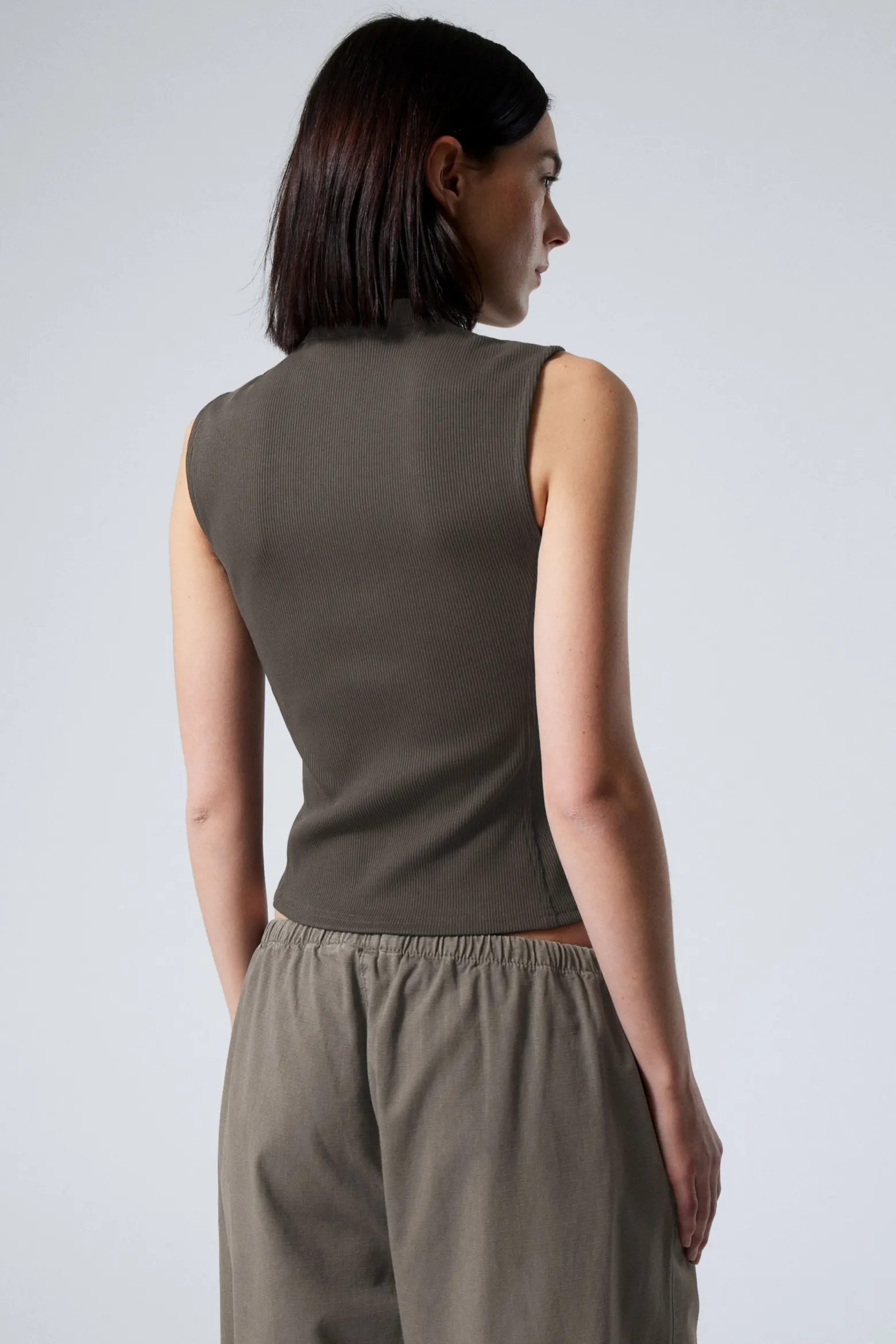 ÄRMELLOSES, GERIPPTES ZIP-TOP|Weekday Cheap