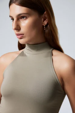 ÄRMELLOSES TURTLENECK-TOP MIT SCHMALER PASSFORM|Weekday Cheap