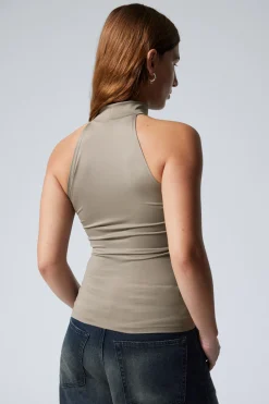 ÄRMELLOSES TURTLENECK-TOP MIT SCHMALER PASSFORM|Weekday Cheap