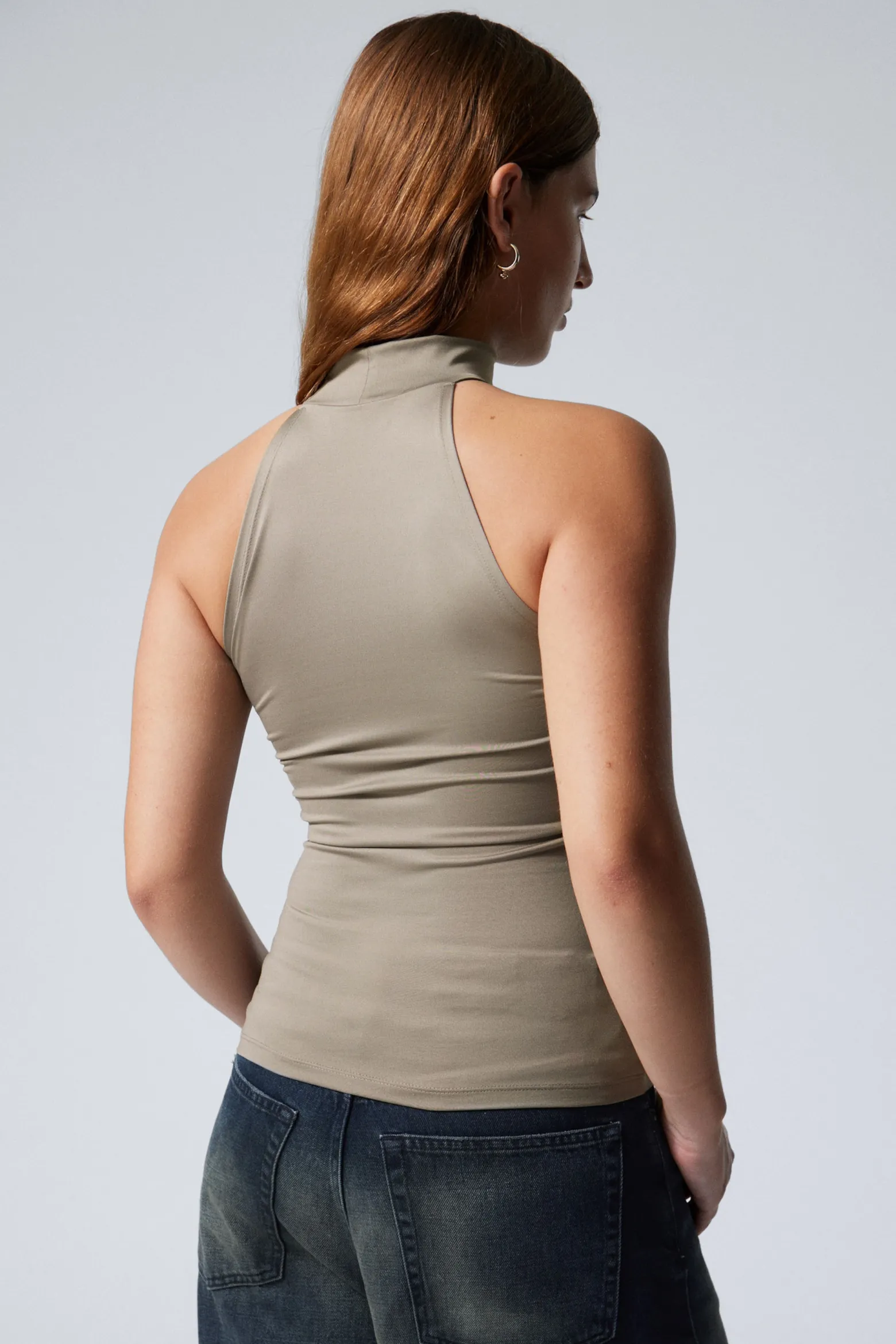 ÄRMELLOSES TURTLENECK-TOP MIT SCHMALER PASSFORM|Weekday Cheap