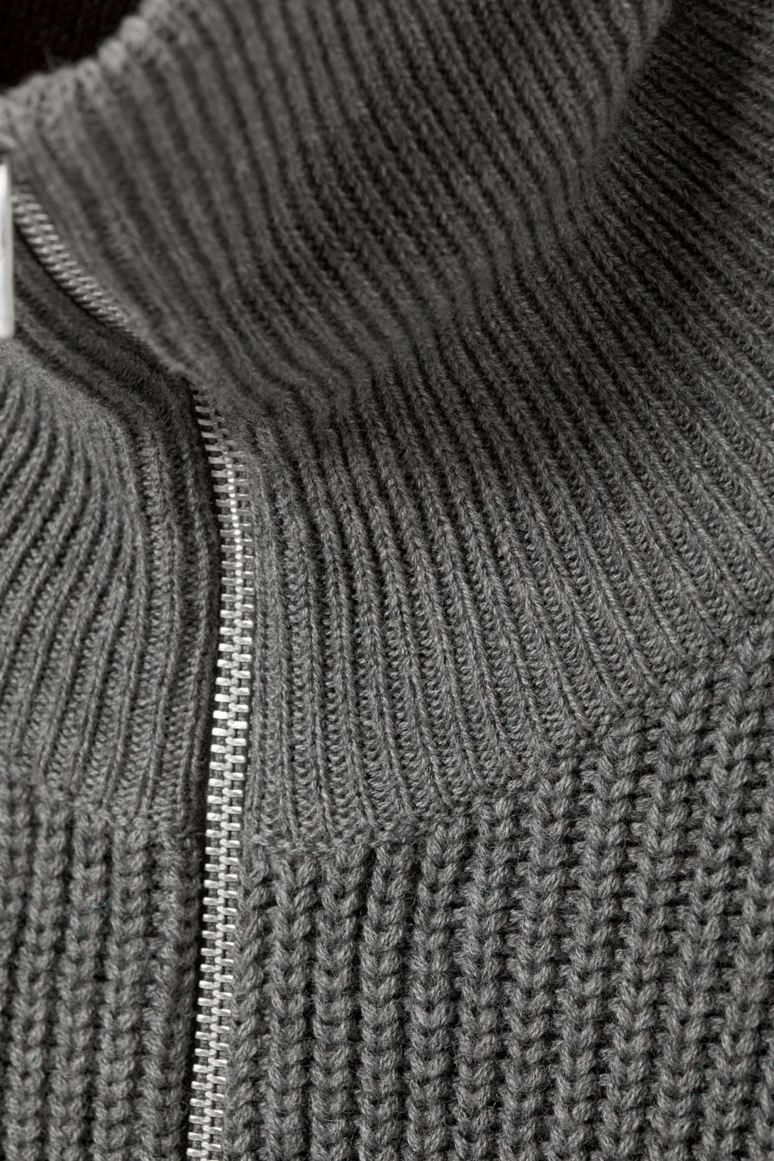 ROLLKRAGENPULLOVER AUS WOLLMISCHUNG MIT HALF-ZIP|Weekday Outlet