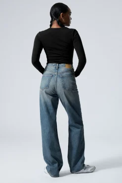 ROWE SUPER HIGH WAISTED REGULAR STRAIGHT LEG JEANS|Weekday Flash Sale
